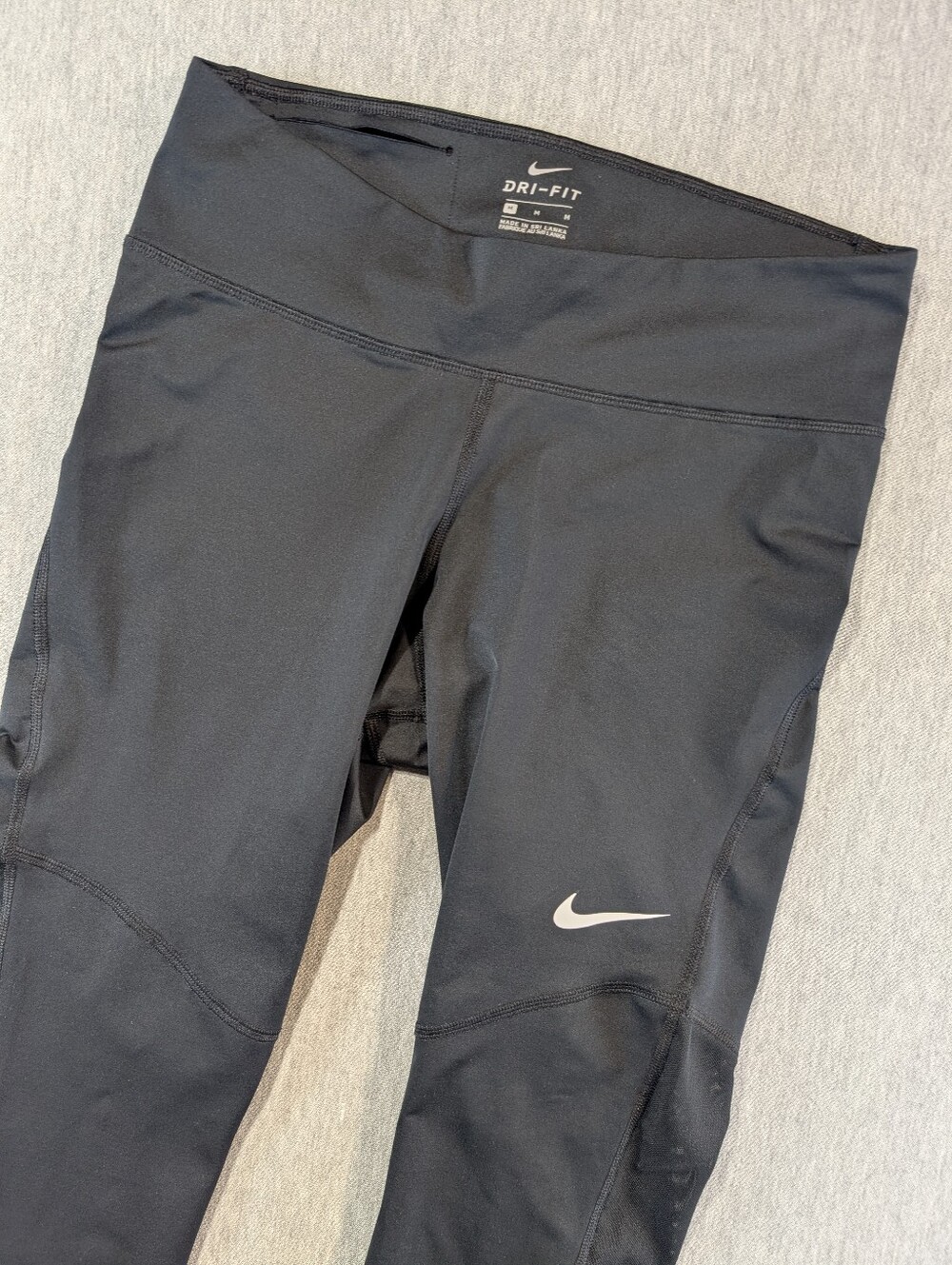 Nike Dri-Fit Cropped Capri Athletic Leggings Women's Medium Black Mesh Leg Back